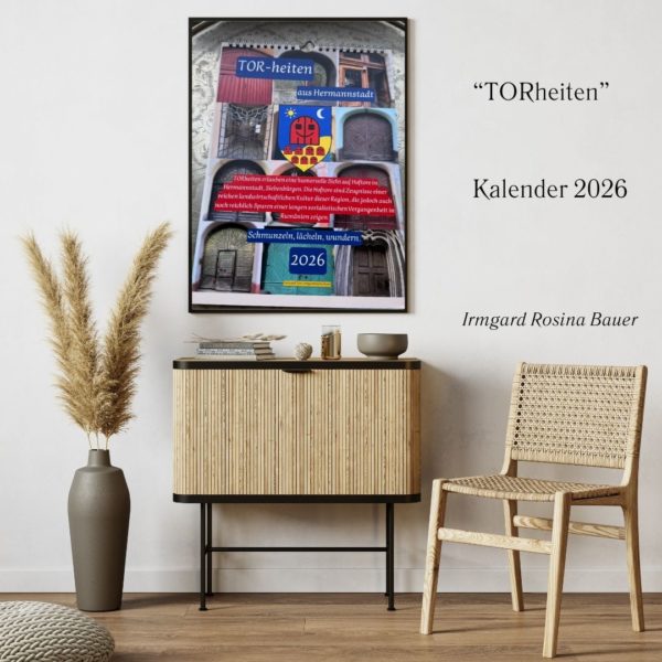 TORheiten aus Hermannstadt – Kalender 2026 von Irmgard Rosina Bauer an einer Wohnzimmerwand