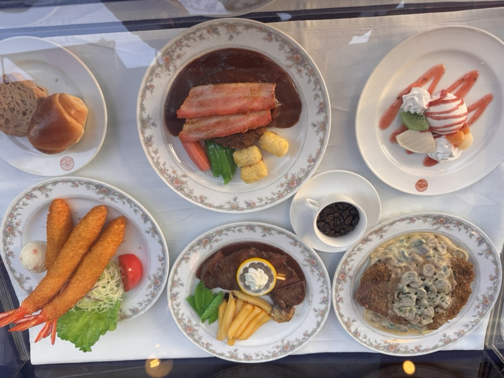 Japan Kunsthandwerk Tischgerichte in Harz darstellen